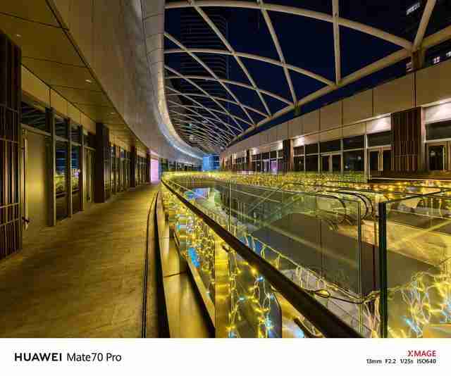 华为Mate 70 Pro拍照怎么样？红枫原色表现出色，96mm长焦彪悍