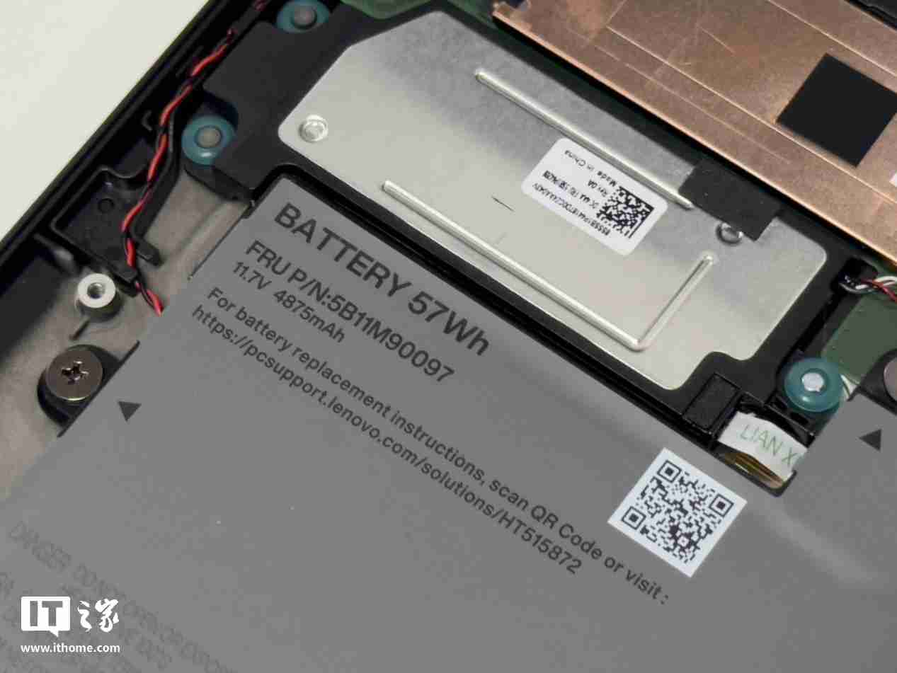 986g 超轻 AI PC 酷睿 Ultra 本，联想 ThinkPad X1 Carbon 2025 Aura 评测