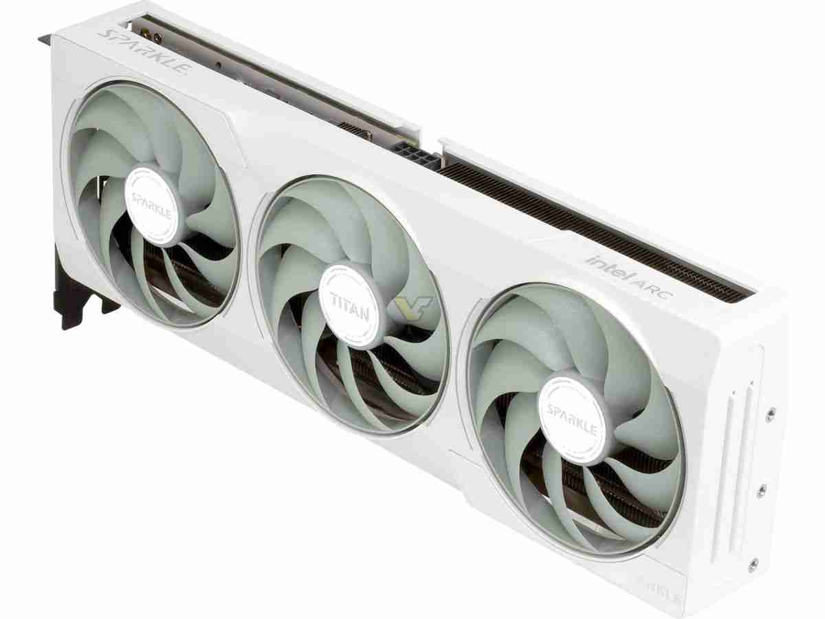 撼与锐炫 B580 TITAN LUNA 显卡曝光：纯白配色，出厂超频