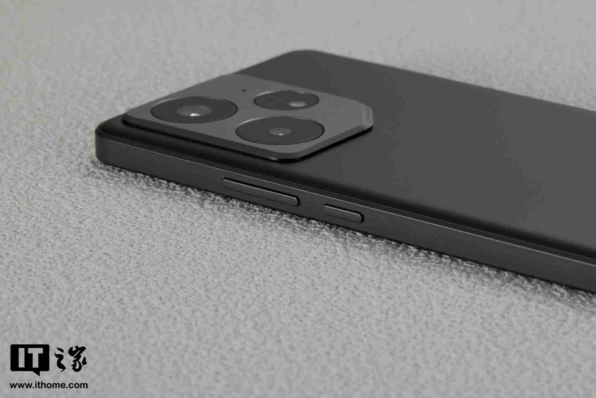 真我 Neo7 图赏：8.5mm 机身内竟塞进 7000mAh 大电池