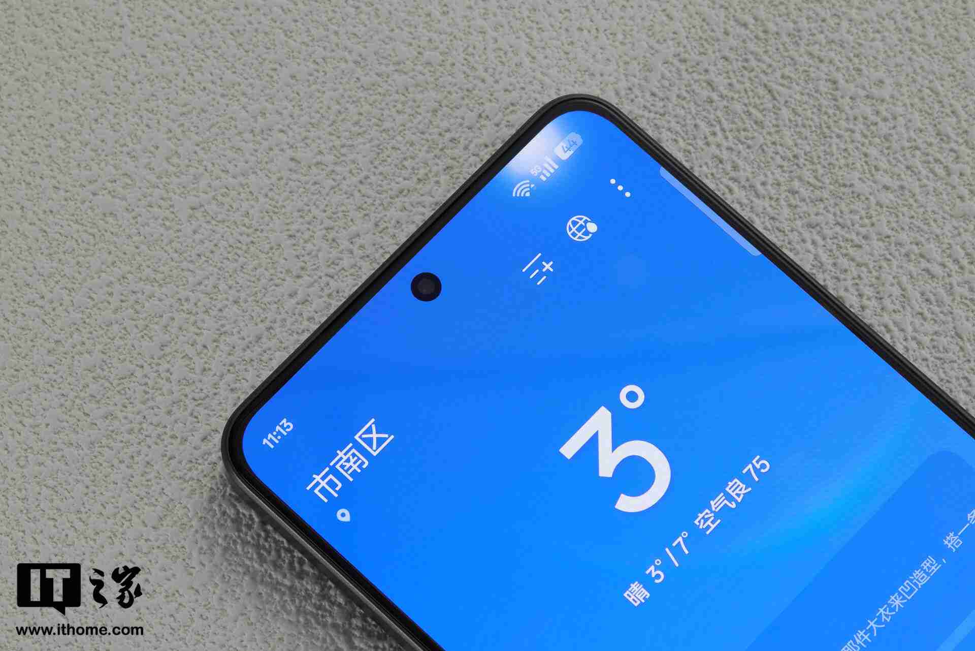 真我 Neo7 图赏：8.5mm 机身内竟塞进 7000mAh 大电池