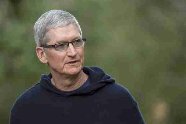 iPhone 16设计被质疑与乔布斯理念相悖 库克：这一决策对提升用户体验至关重要