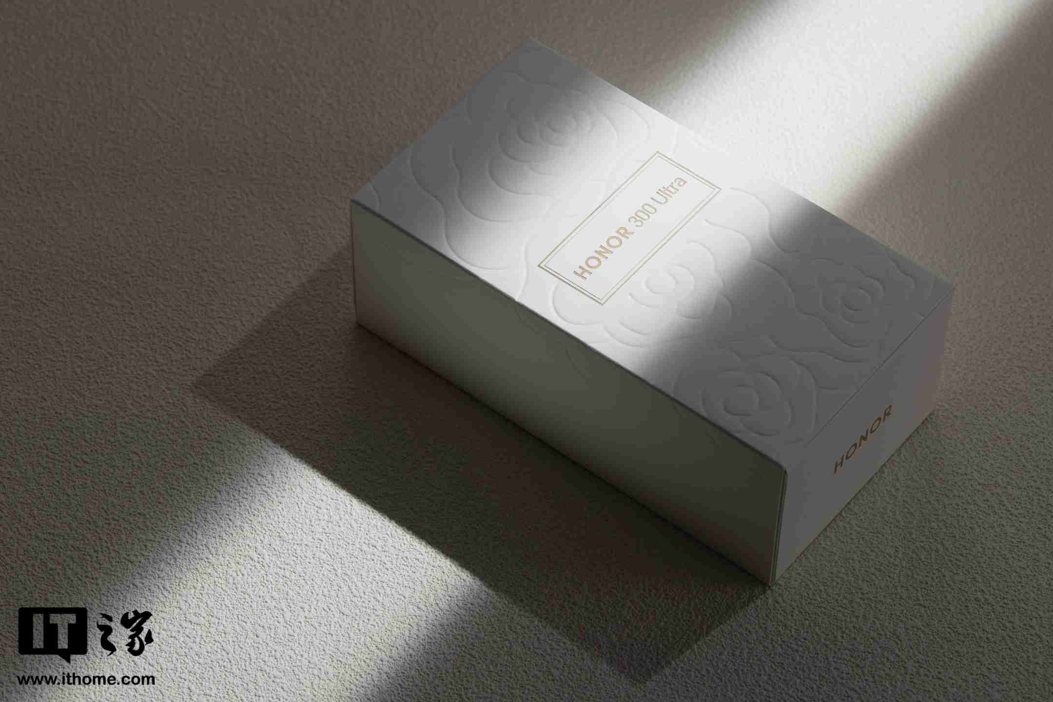 荣耀 300 系列手机图赏：首次引入 Ultra，浮雕印花，大自然美学