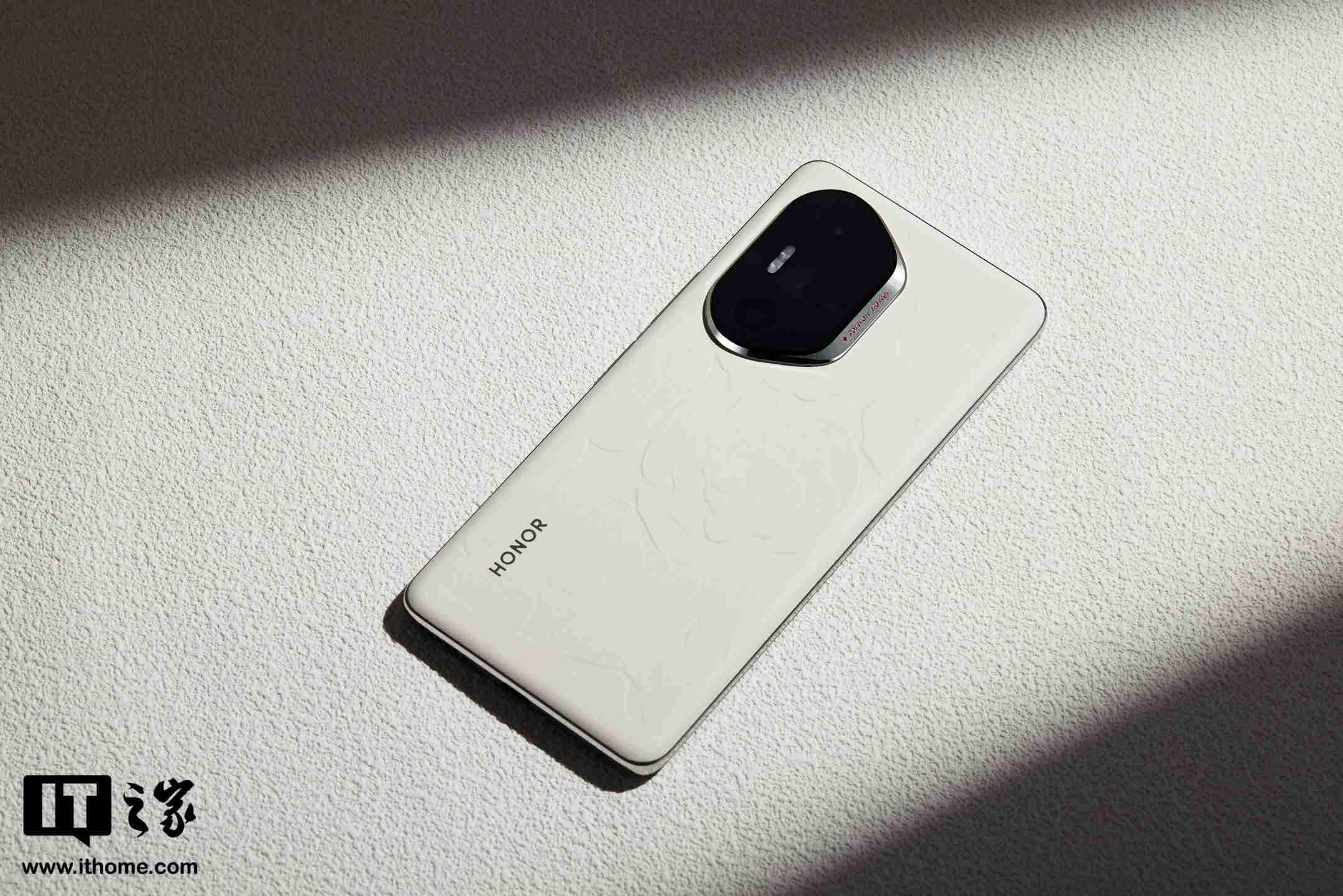 荣耀 300 系列手机图赏：首次引入 Ultra，浮雕印花，大自然美学