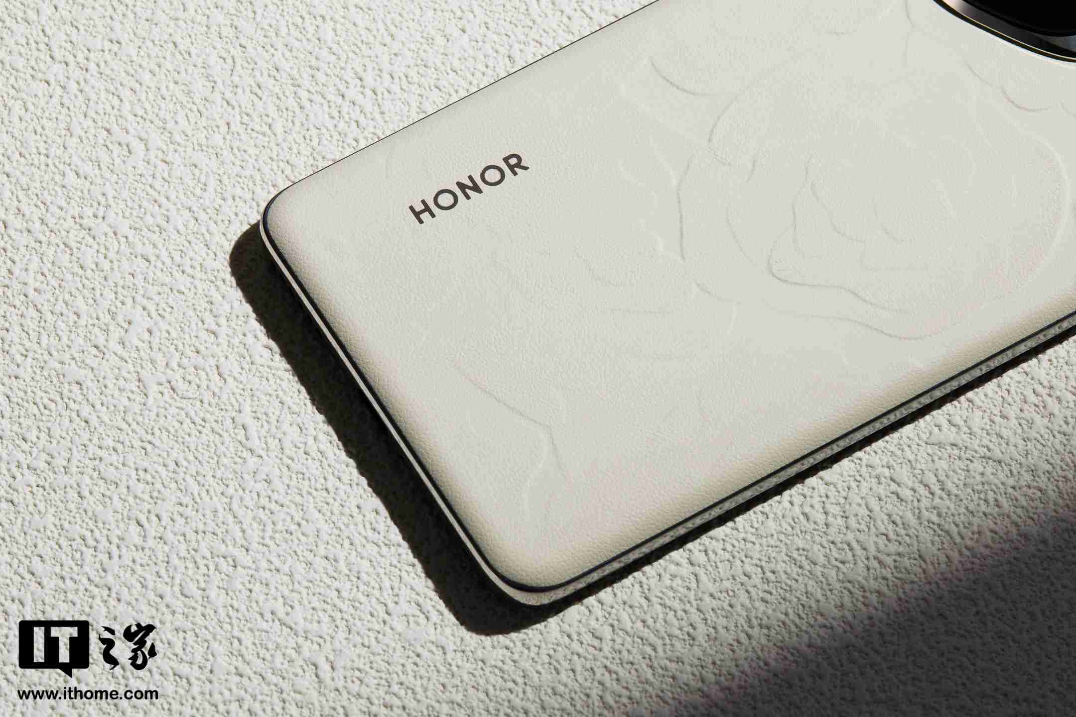 荣耀 300 系列手机图赏：首次引入 Ultra，浮雕印花，大自然美学