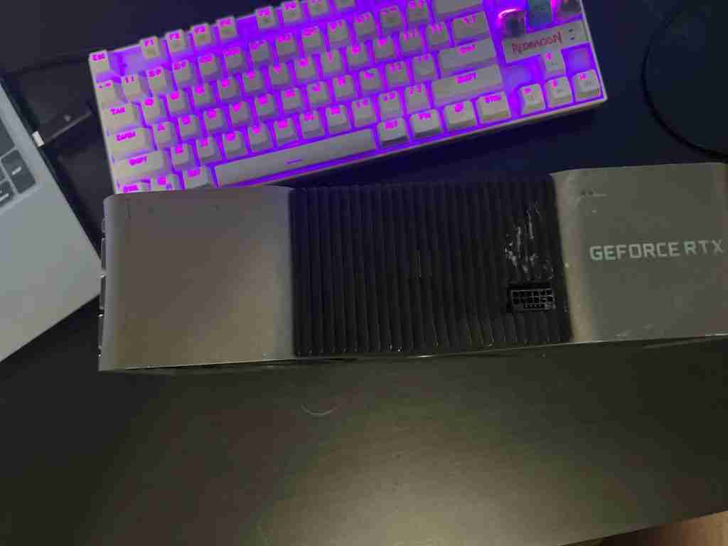 巨无霸：英伟达 RTX 4090 Ti 显卡再次曝光，四槽位设计
