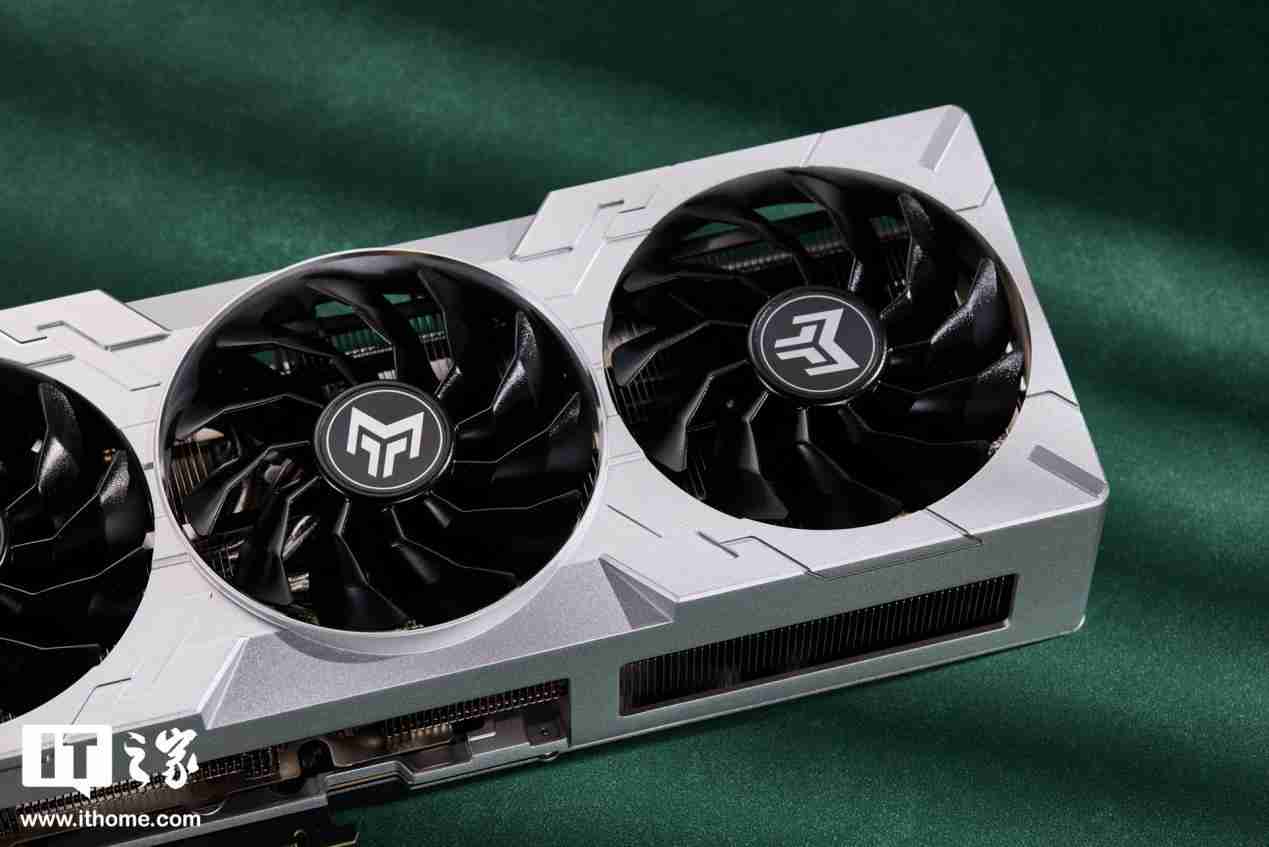 影驰 GeForce RTX 4070Ti SUPER 金属大师 Plus OC 评测：好散热榨干每一丝性能