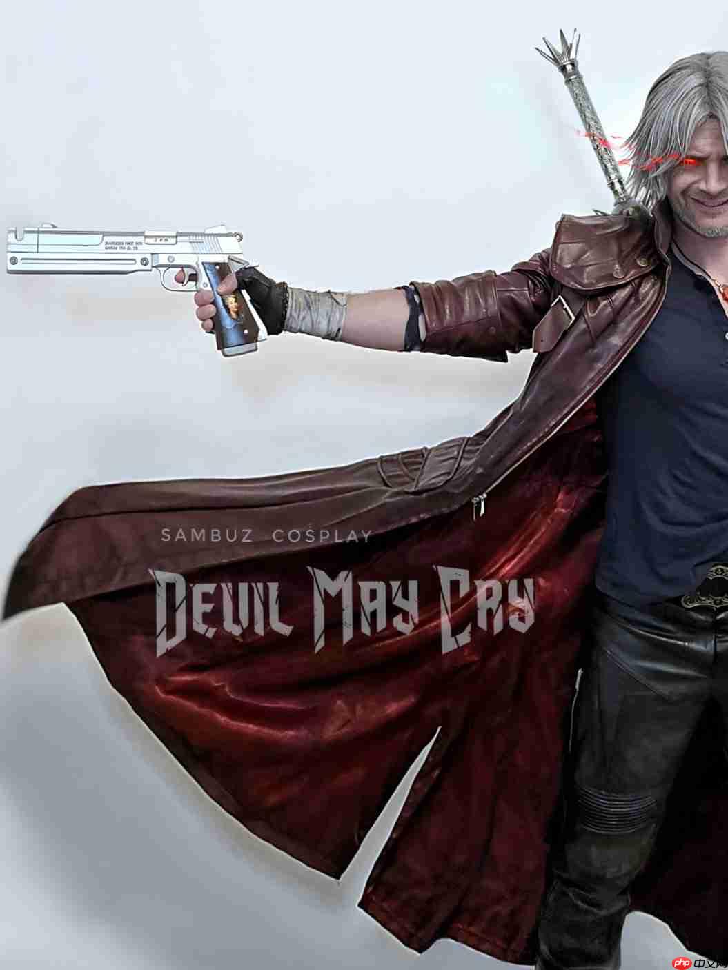 皮衣配圣诞帽！意大利Coser演绎《鬼泣5》圣诞但丁