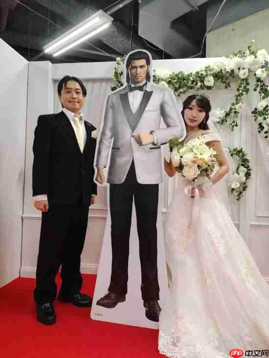 桐生一马“结婚了”？《如龙》女粉晒模拟婚礼照