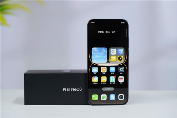 透明RGB光环 辨识度拉满！真我Neo8图赏