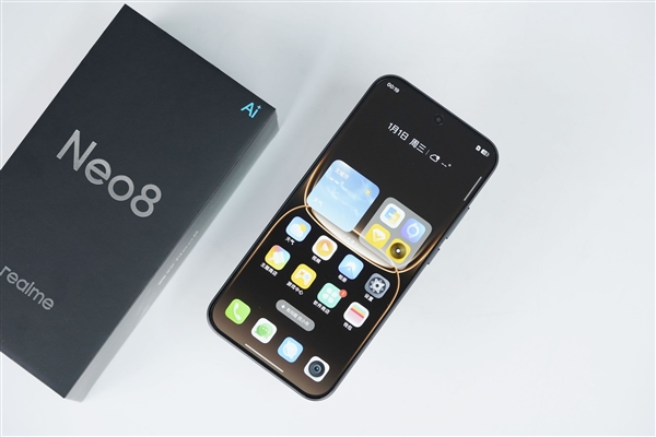 透明RGB光环 辨识度拉满！真我Neo8图赏