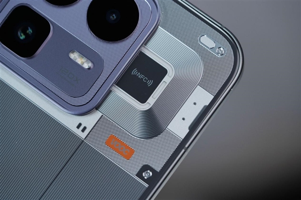 透明RGB光环 辨识度拉满！真我Neo8图赏