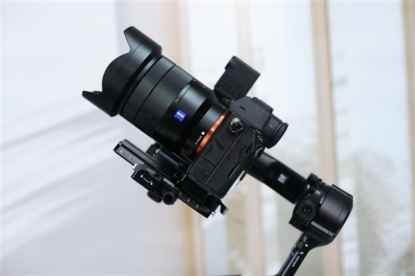 新一代相机增稳利器！大疆DJI RS 5手持云台稳定器图赏