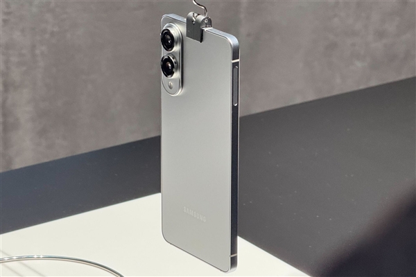 苹果三星超薄旗舰全部大降价：三星S25 Edge暴降2500元