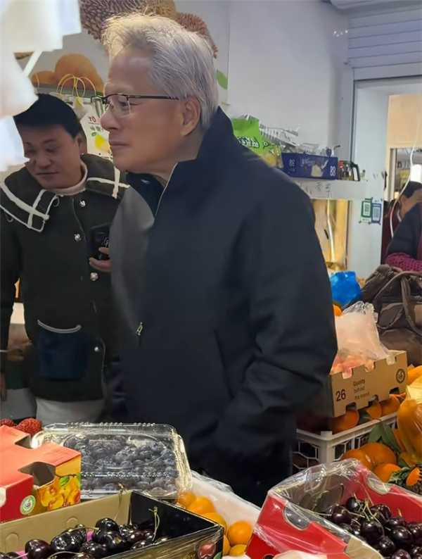 黄仁勋现身上海北京：一路吃、喝、逛、买