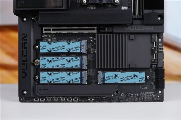 刷新超频记录！七彩虹iGame X870E Vulcan OC V14图赏