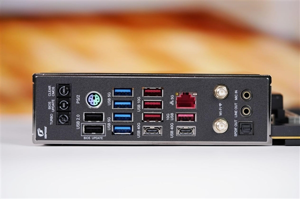 刷新超频记录！七彩虹iGame X870E Vulcan OC V14图赏