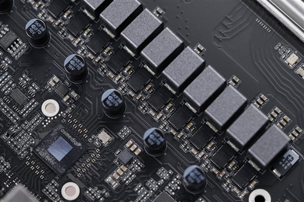 刷新超频记录！七彩虹iGame X870E Vulcan OC V14图赏