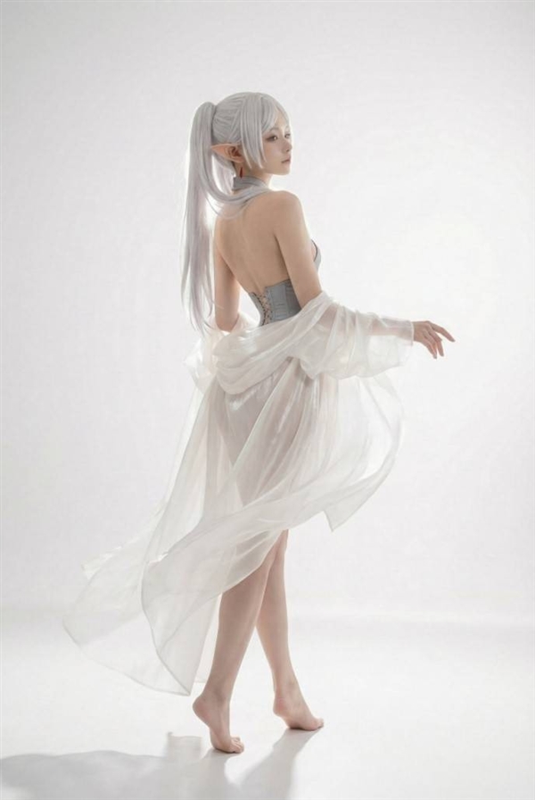 大神用AI制作《芙莉莲》Cos图：媲美真人