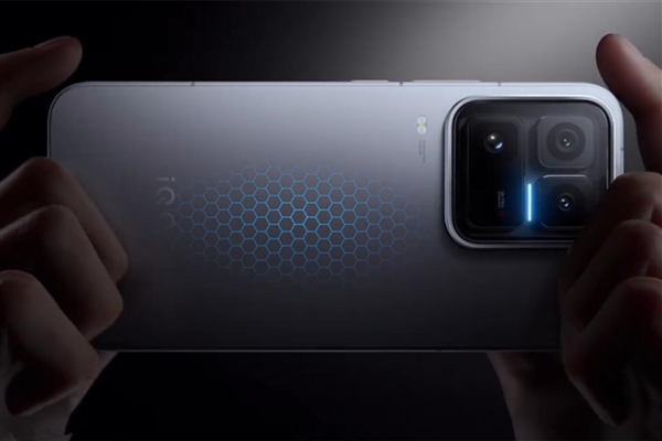 一图读懂iQOO 15 Ultra：性能最激进的Ultra旗舰 4999元起