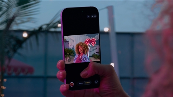 华为nova 16系列将搭载1:1方形前摄：竖握也能拍横图