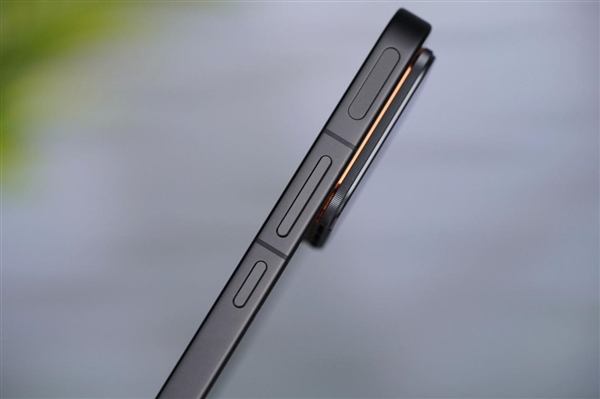 451万分最强旗舰手机！iQOO 15 Ultra图赏